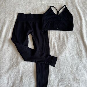 SET Active Black Sports Bra and Leggings